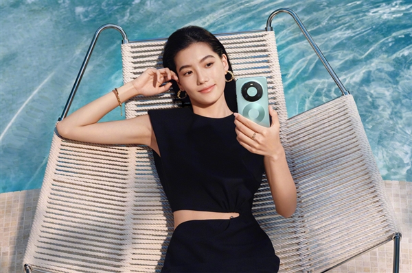 华为全家桶亮相春晚舞台 网友：春晚含华量太高了